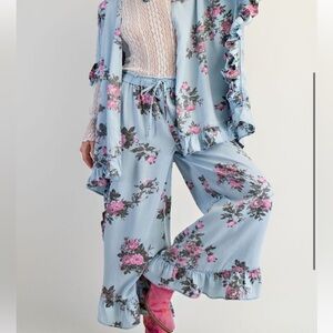 E330–(🚨PRE ORDER) FLORAL PRINTED CHAMBRAY OPEN CARDIGAN / KIMONO